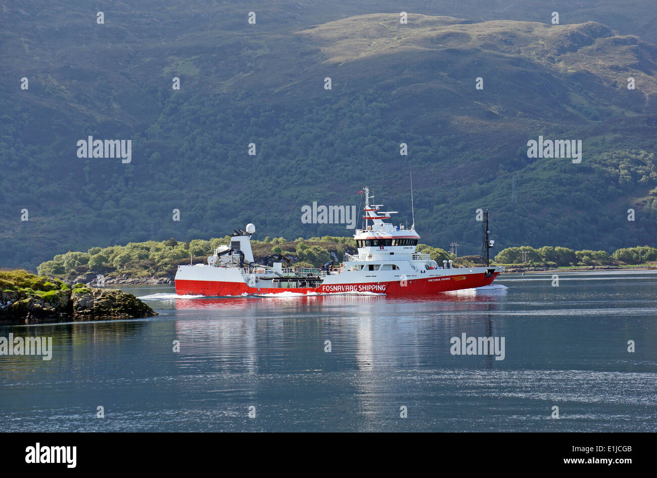 Fosnavaag-transporteur expédition Viking Victoria en direction du pont de Skye dans Loch Alsh près de Kyleakin Highland Ecosse Banque D'Images