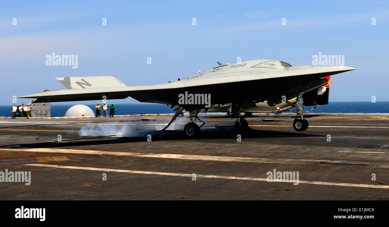 Le X-47B, un avion de combat aérien sans pilote de la marine américaine -  Photos Futura