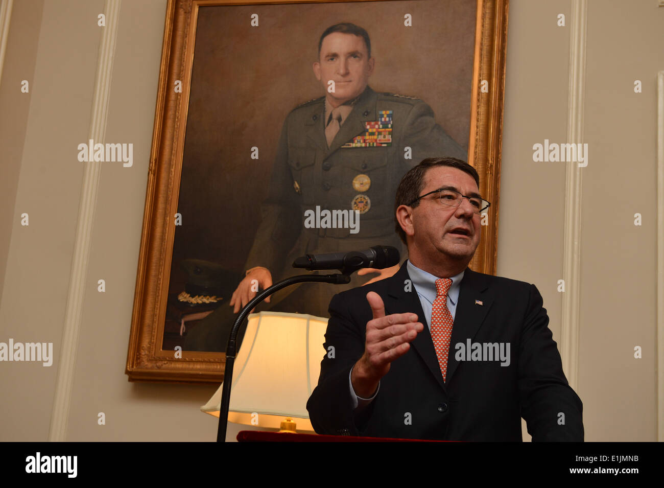 Le Secrétaire adjoint à la défense Ashton B. Carter est l'invité d'honneur de la soirée chez Marine Barracks Parade Washington 12 Juillet Banque D'Images