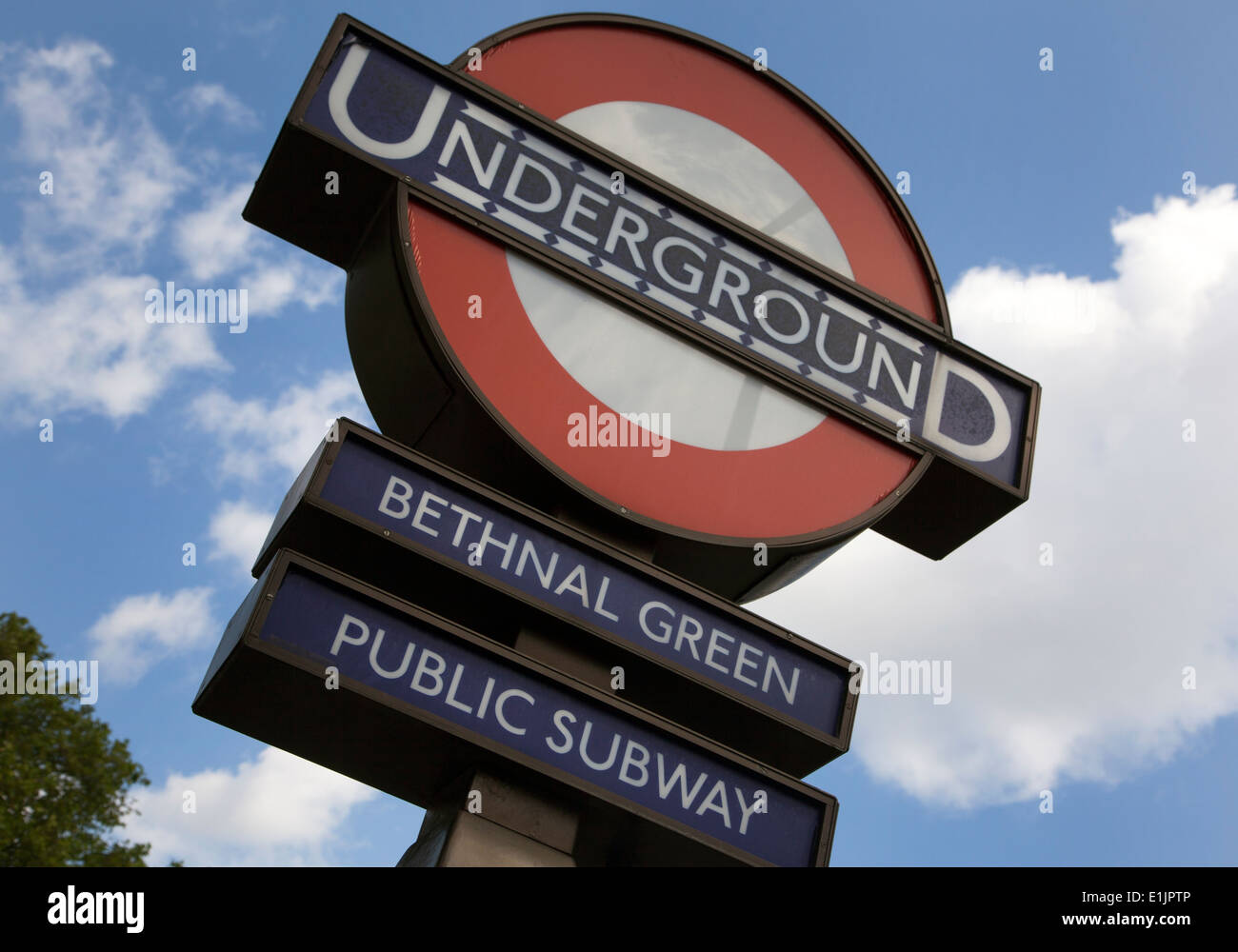 Inscrivez-vous sur la station de métro Bethnal Green est de Londres. Banque D'Images