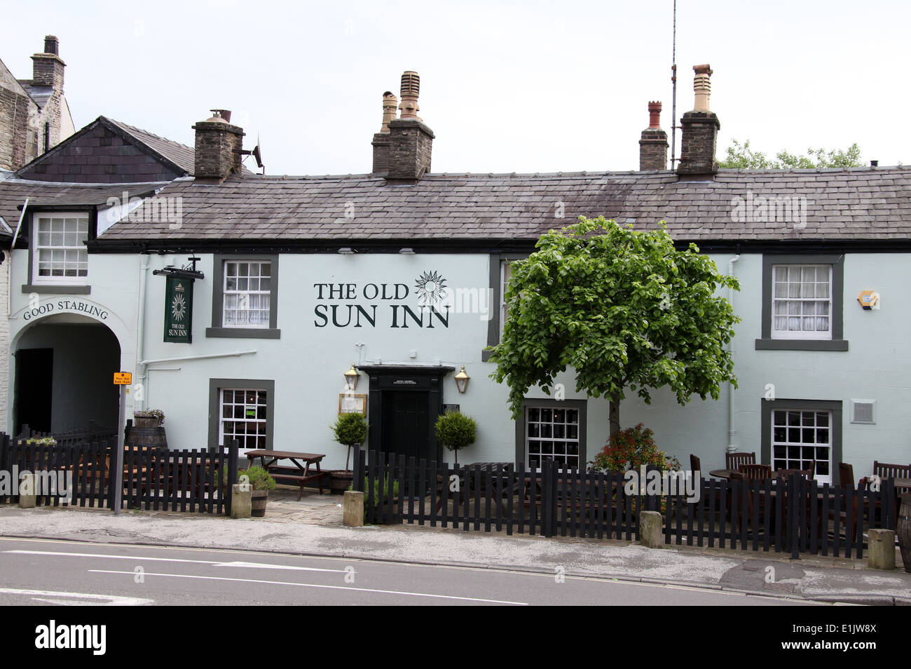 Auberge historique appelé l'ancien Sun Inn sur la rue principale à Buxton Banque D'Images