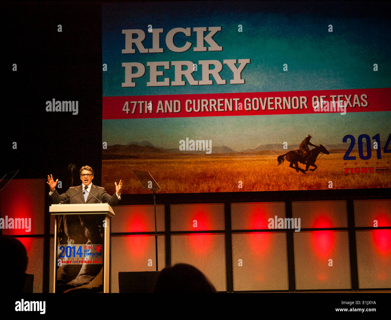 Ft. Worth, Texas, USA. 5 juin 2014. Adresse gouverneur du Texas, Rick Perry, les délégués à la Convention du parti républicain du Texas en disant aux États-Unis suit Texas qui est la plus forte croissance et l'état où 37 pour cent de la nouvelle kobs sont en train de se produire. Crédit : J. G. Domke/Alamy Live News Banque D'Images
