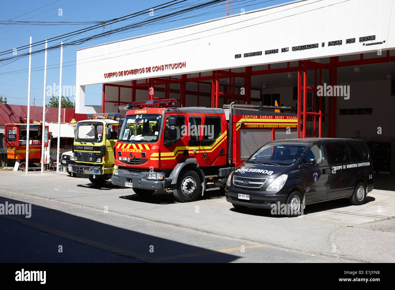 Les camions incendie offres renault fire station constitucion chili Banque D'Images