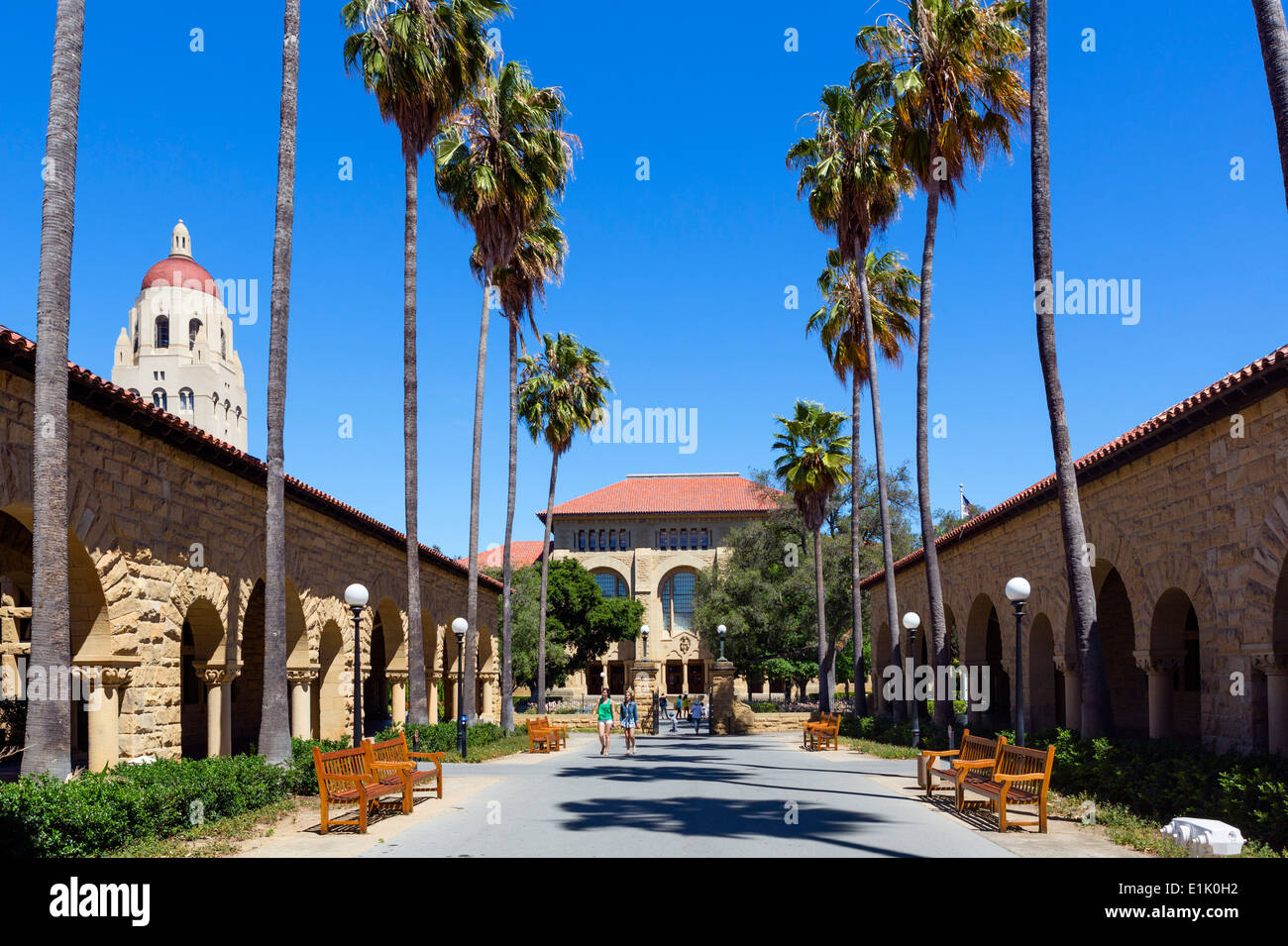 Entrée de la tour principale de Quad avec Hoover à gauche, Stanford University, Palo Alto, Californie, États-Unis Banque D'Images