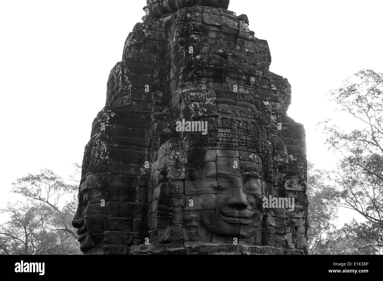 Le Bayon est un temple à Angkor Thom, Angkor, Siem Reap, Cambodge. Sa principale caractéristique sont les 216 pierres gigantesques visages de sourire. Banque D'Images