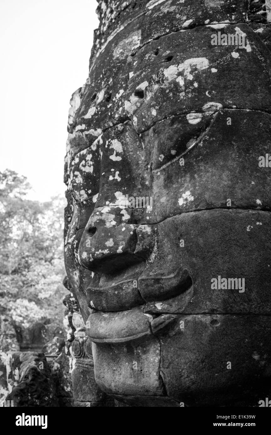 Le Bayon est un temple à Angkor Thom, Angkor, Siem Reap, Cambodge. Sa principale caractéristique sont les 216 pierres gigantesques visages de sourire. Banque D'Images