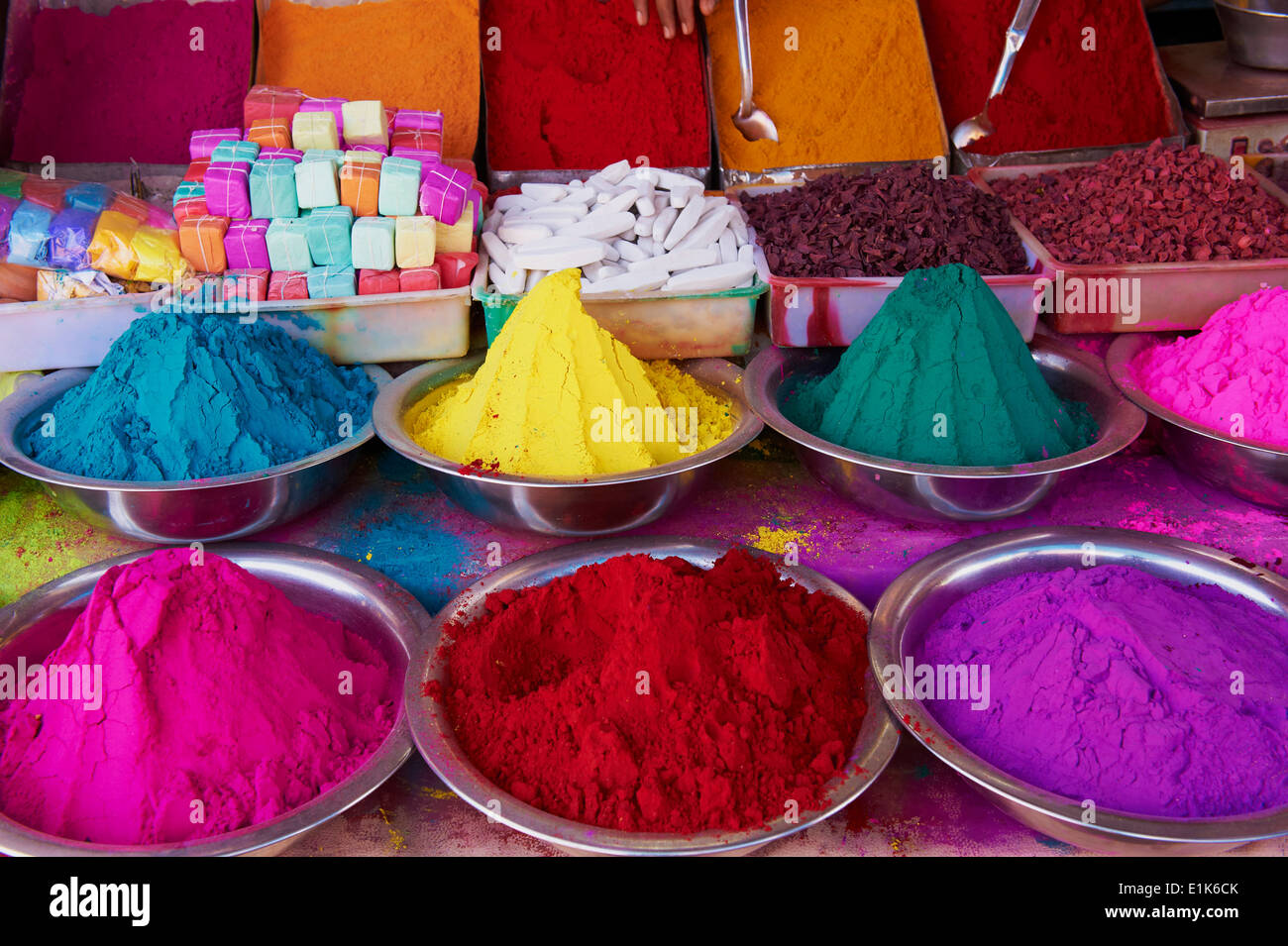 L'Inde, Karnataka, Mysore, Devaraja market, poudre de couleur Banque D'Images