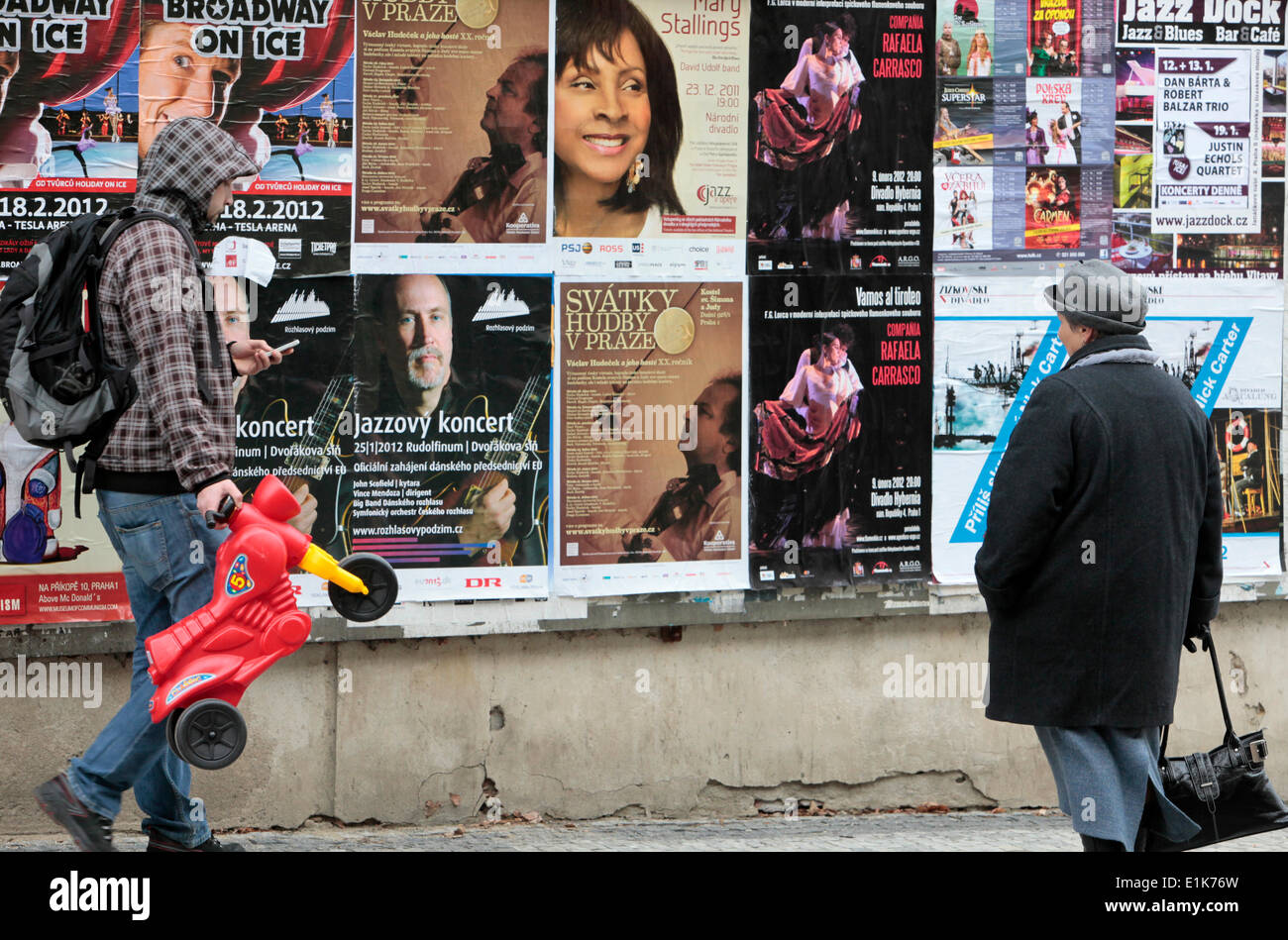 Jeunes et vieux Banque D'Images