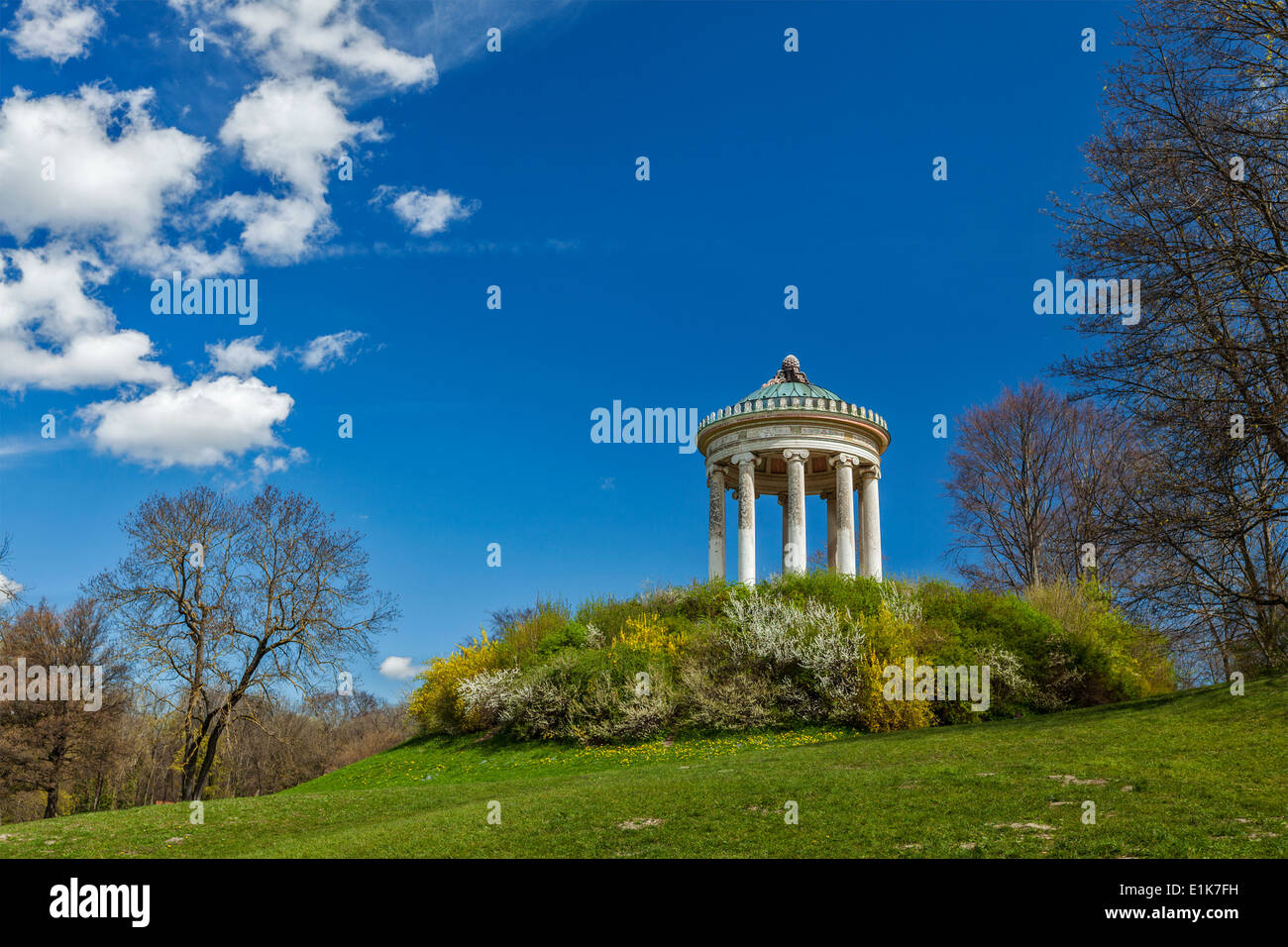 - Temple de style grec Monopteros dans Englischer Garten. Munich, Allemagne Banque D'Images