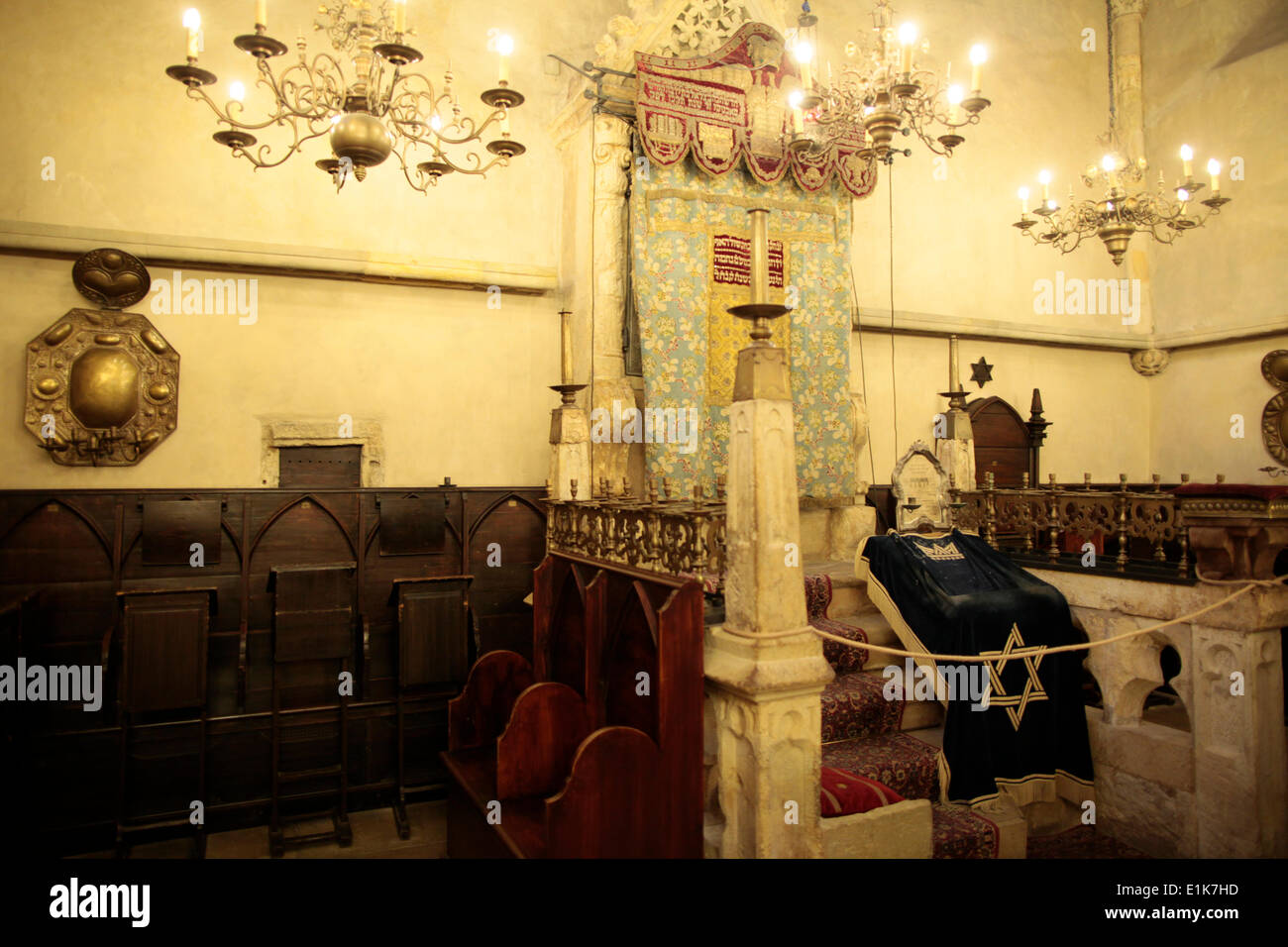 L'intérieur de la Synagogue Vieille-Nouvelle, la plus ancienne synagogue d'Europe, construit autour de 1270. Banque D'Images