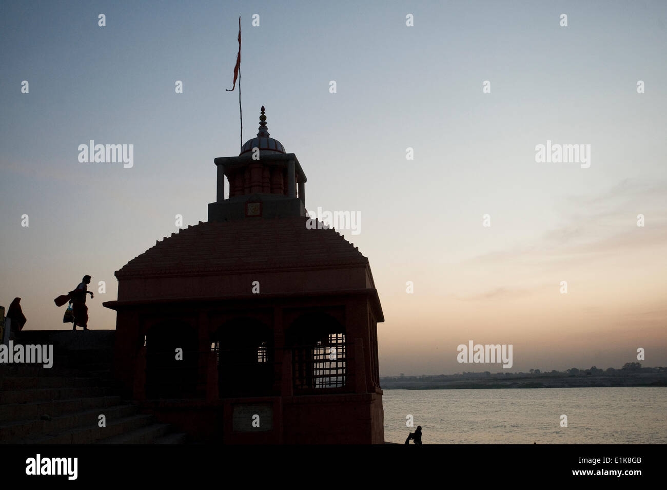 Lever du soleil sur le Gange. Banque D'Images