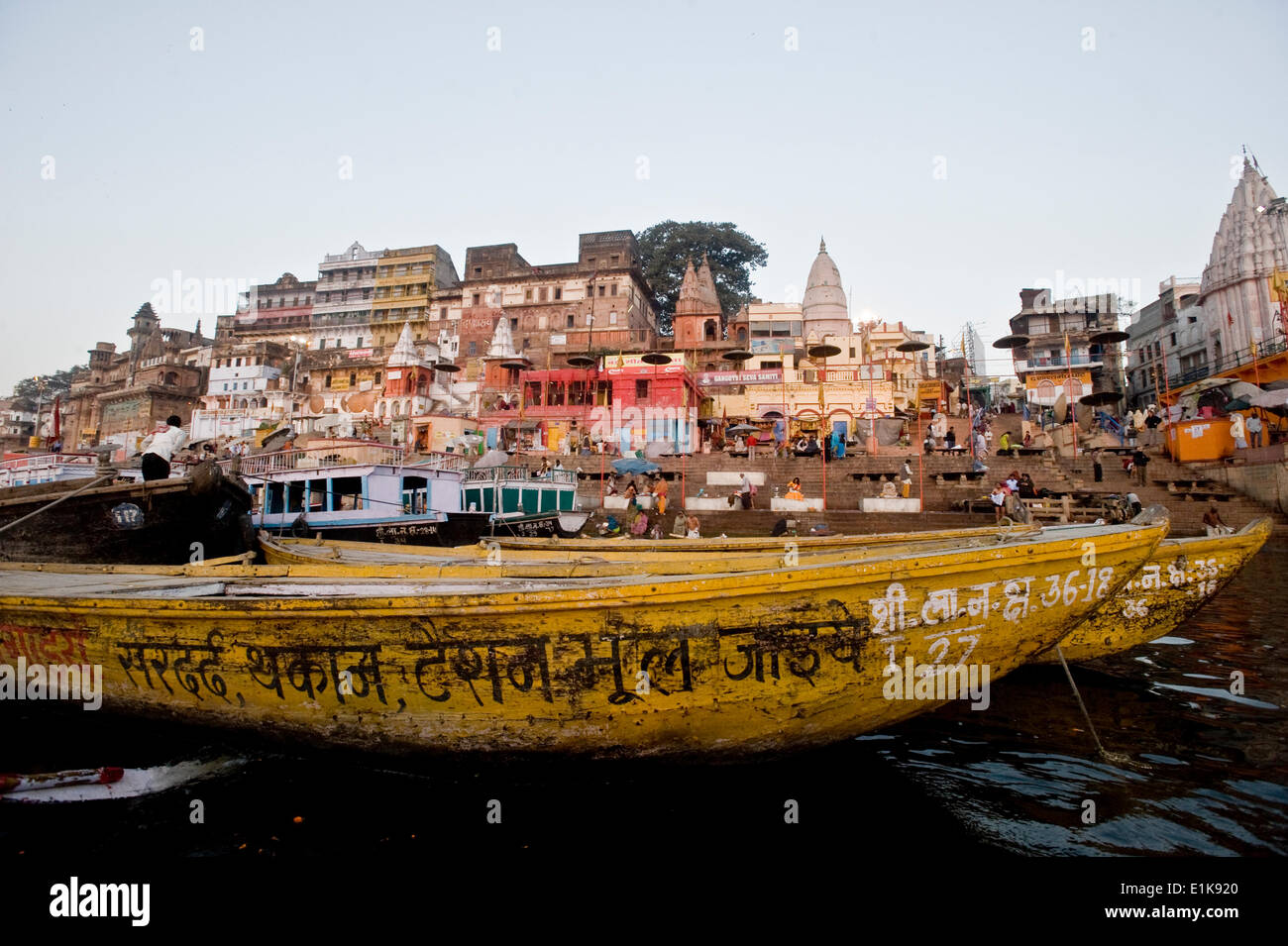 Vue générale de la main ghat de Varanasi. Banque D'Images