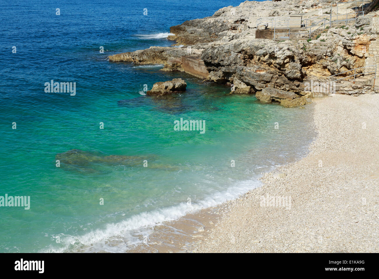 Vue sur la plage d'Hawaï à Pula, Croatie Banque D'Images