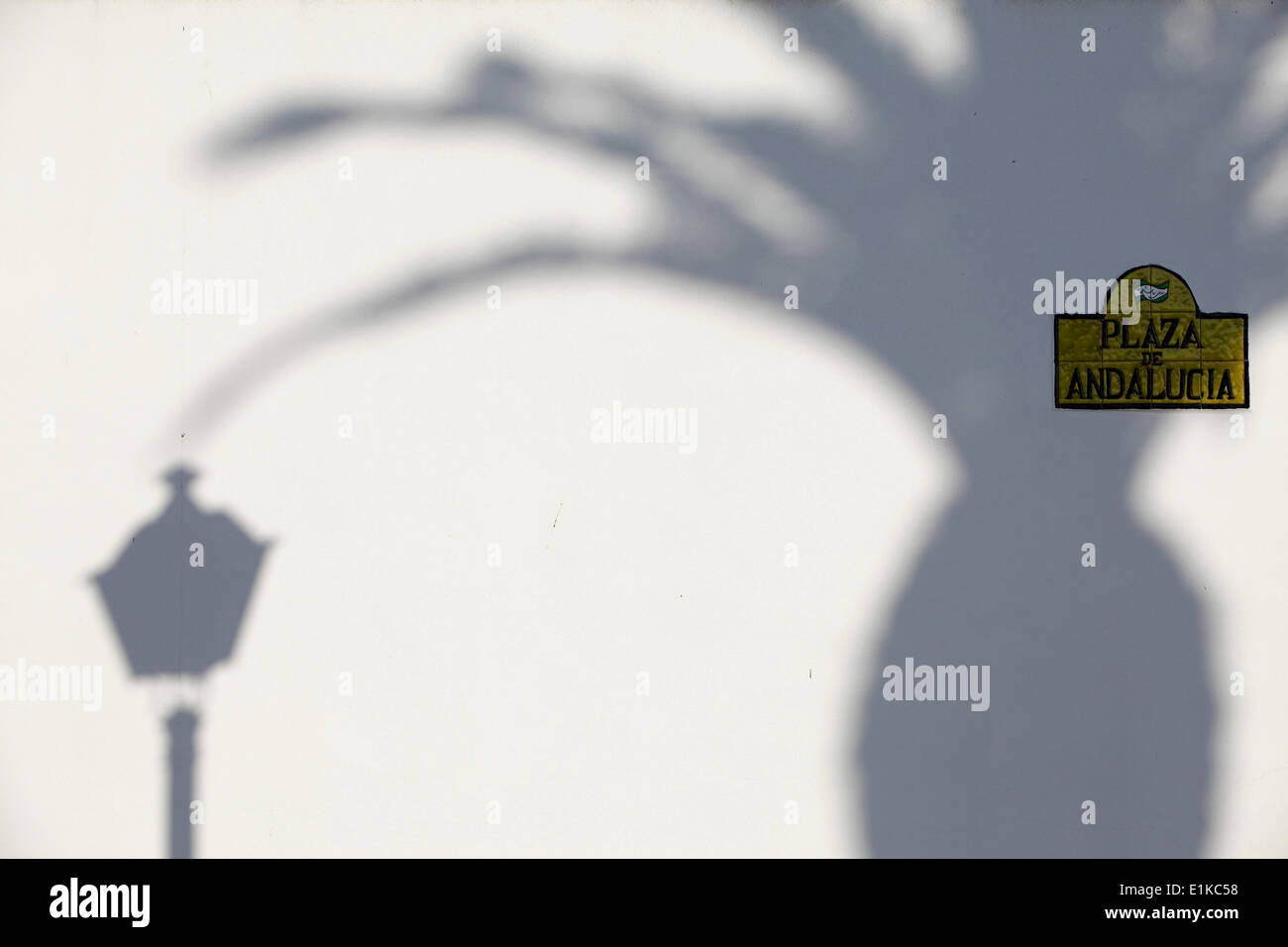 Ombres sur un mur Banque D'Images