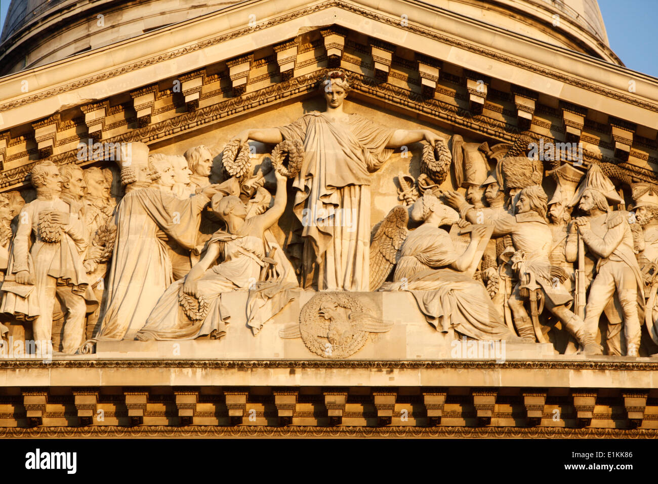 Le PanthŽon, Paris. Fronton sculpté par David d'Angers Banque D'Images
