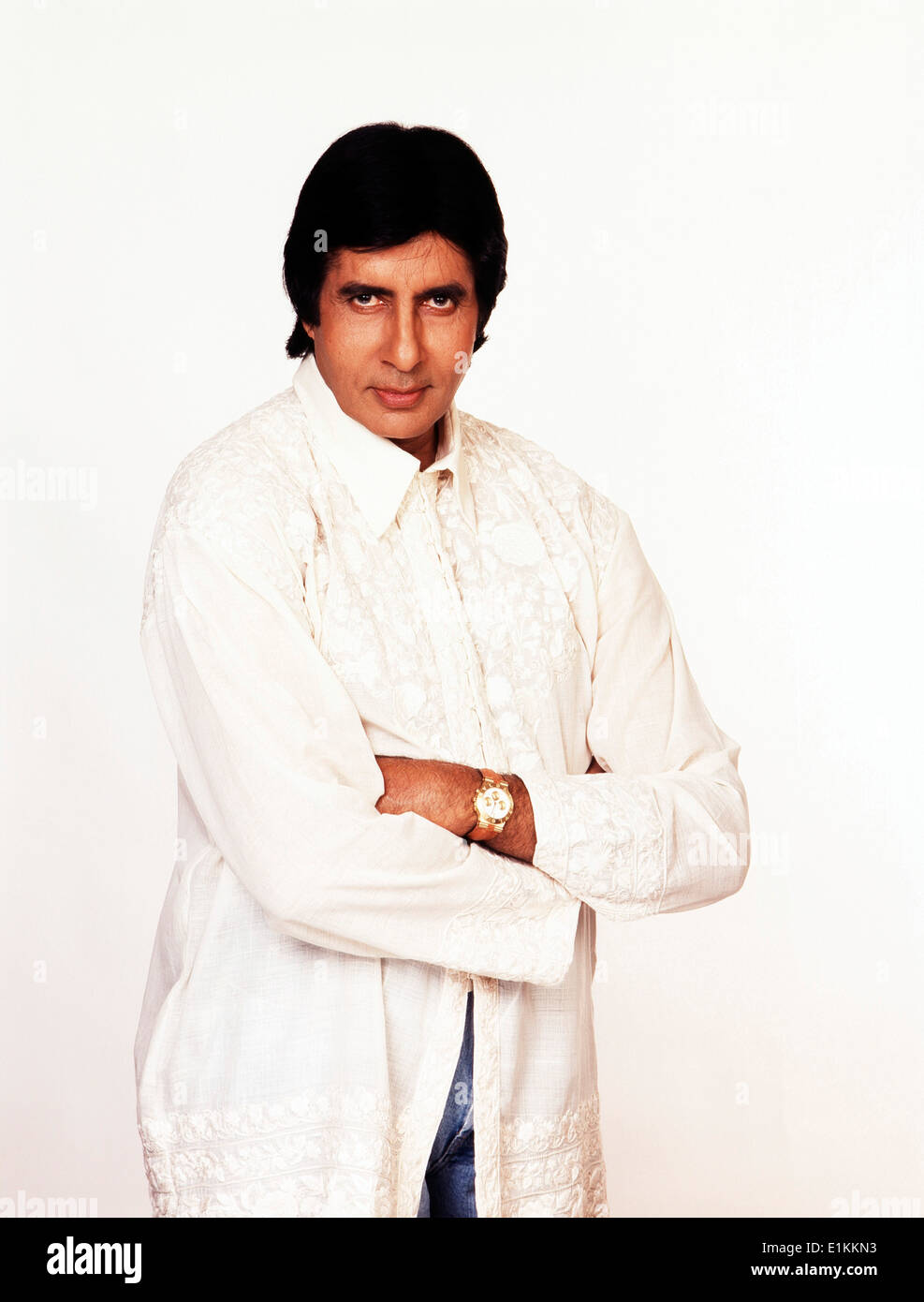 Acteur De Film Bollywood Indien Amitabh Bachchan Standing Arms Crossed Photo Stock Alamy