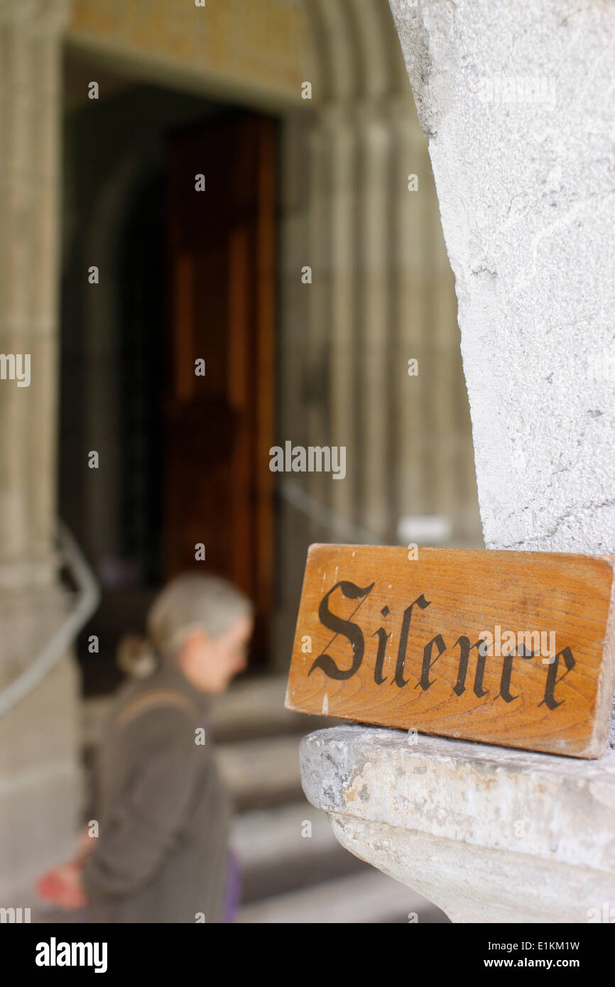 Silence sign in monastery Banque D'Images