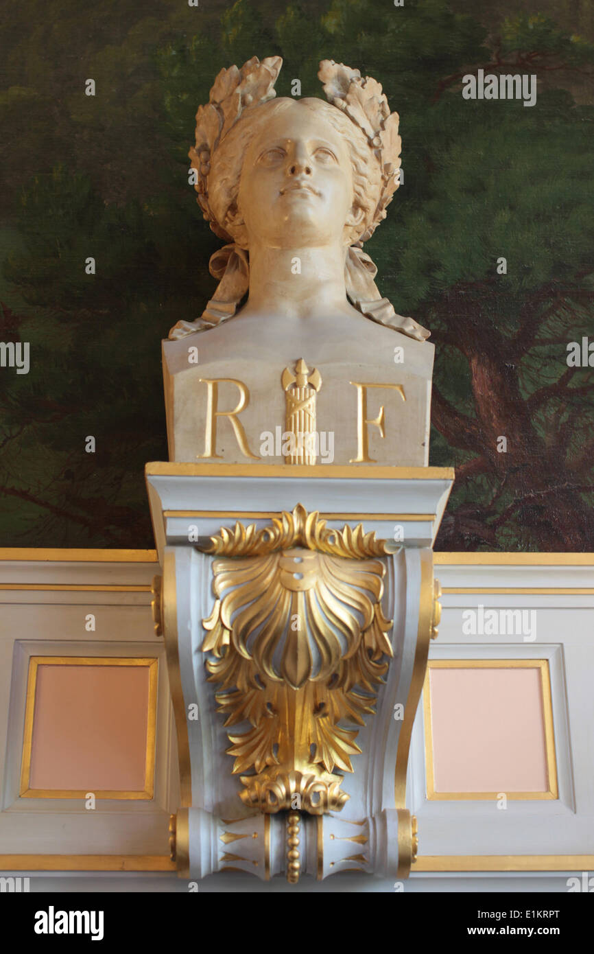 L'hôtel de ville. Statue de Marianne, symbole de la République française Banque D'Images