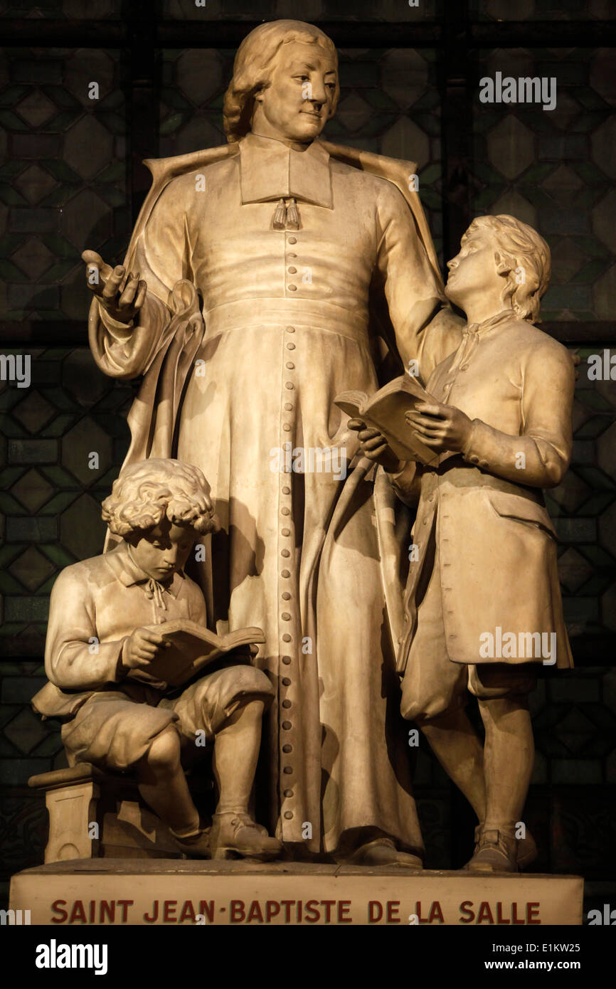 Paris, France Saint-Jean-Baptiste de la salle de sculpture dans l'église  Saint-Sulpice Photo Stock - Alamy