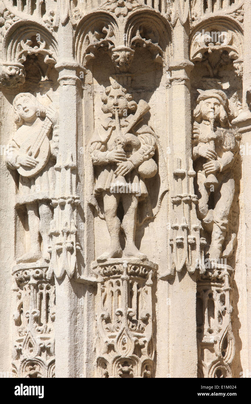 Porte de l'église Notre-Dame : sculptures Troubadours Banque D'Images