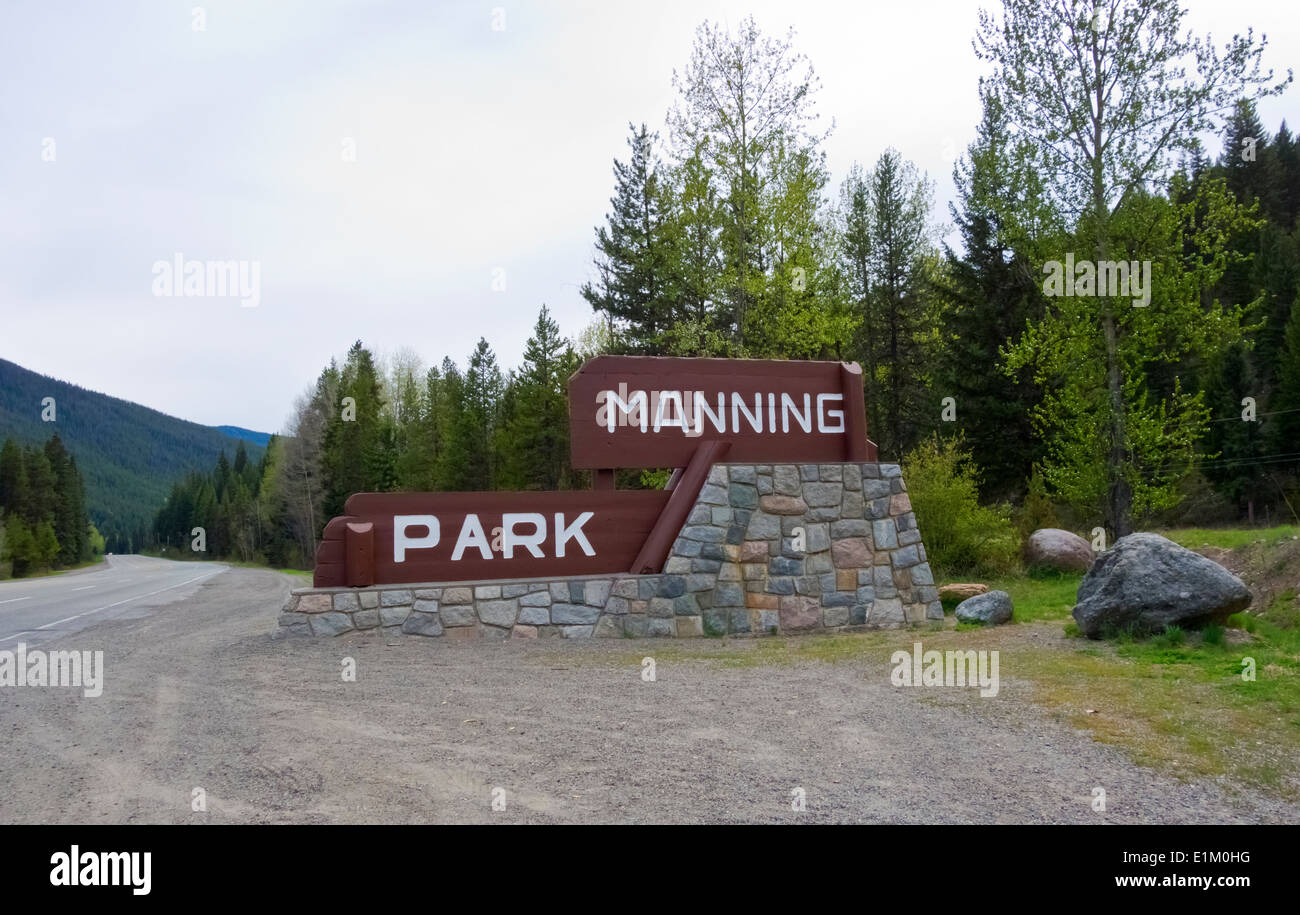 Signe marquant l'entrée de Manning Park, un parc provincial en Colombie-Britannique, Canada Banque D'Images