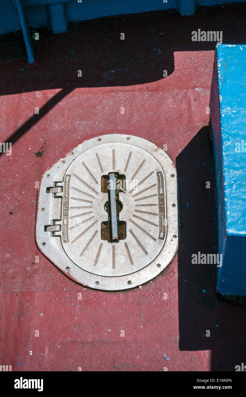 La flotte de pêche en brixham,port,pont,corde,mécanicien chalutier à Brixham Devon, technicien, de machines, d'outils, de jour, de l'ingénierie, Banque D'Images
