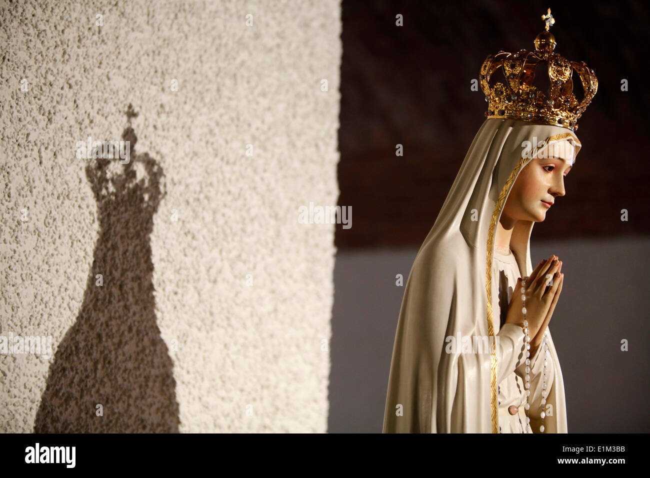 Vierge Couronnee Banque D Image Et Photos Alamy