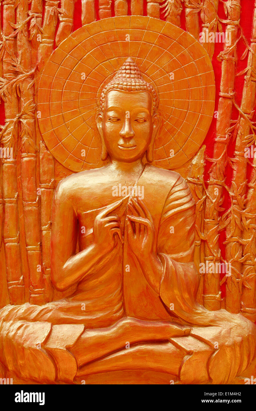 Détail de la sculpture de Bouddha en Wat Ounalom : l'enseignement du Bouddha à ses disciples à Veluvana bamboo forest Banque D'Images Détail de la sculpture de Bouddha en Wat Ounalom : l'enseignement du Bouddha à ses disciples à Veluvana bamboo forest Banque D'Images