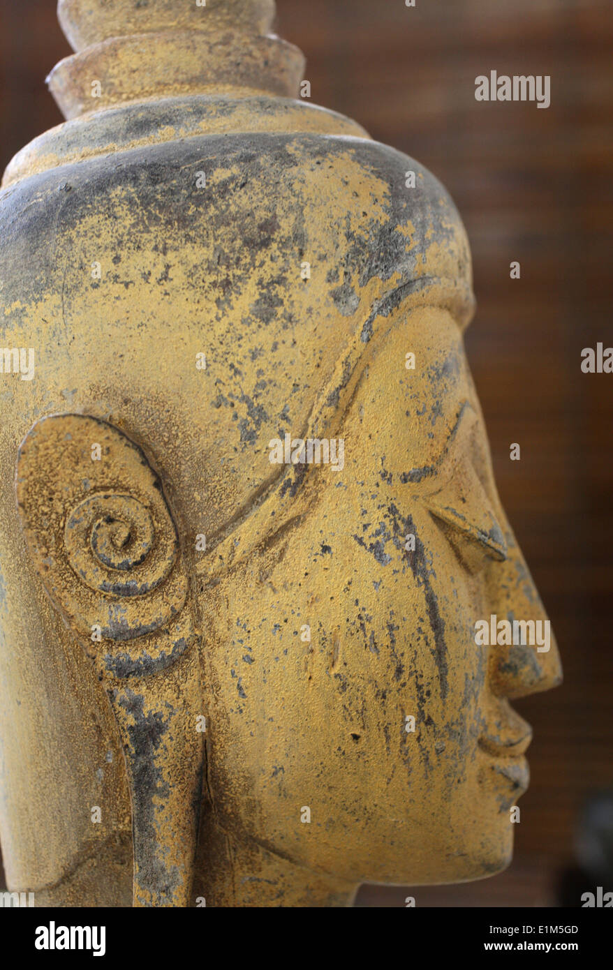 Bouddha en bois ancien. Banque D'Images