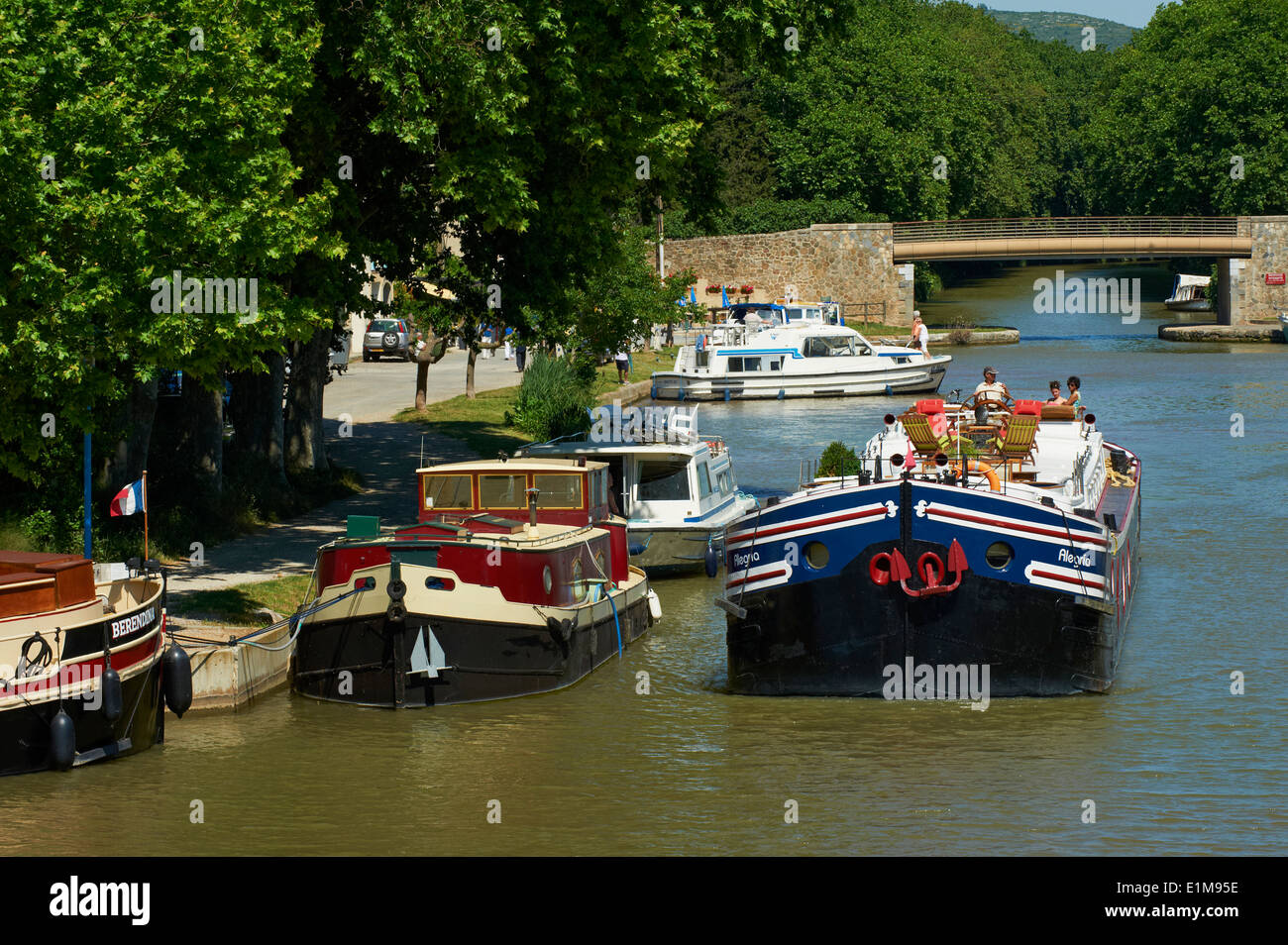 France, Languedoc-Roussillon, Aude (11), rivière Homps port, Canal du Midi,  péniche Hôtel Alegria Photo Stock - Alamy