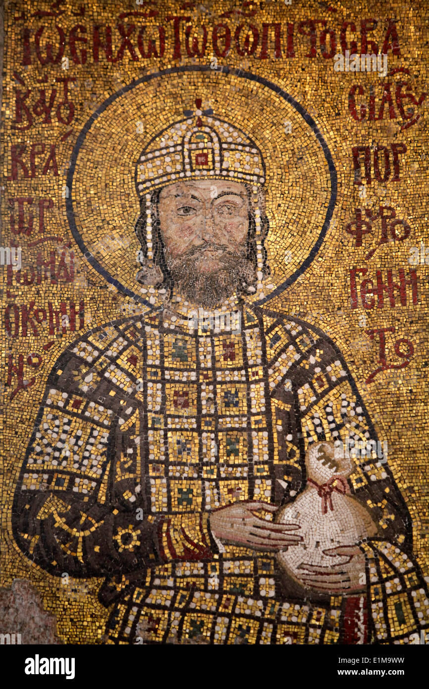 Mosaïque de Sainte-sophie : empereur Ioannes JE Comnenos tenant un sac à main, symbolisant le don qu'il a faites à l'église Banque D'Images