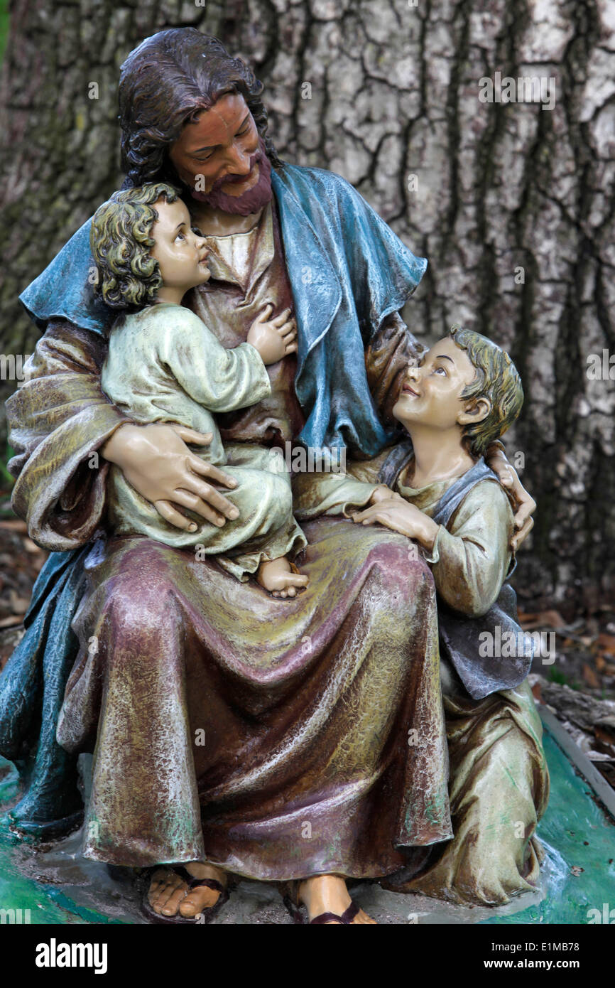 Statue de Jésus avec les enfants en mission Nombre de Dios Banque D'Images