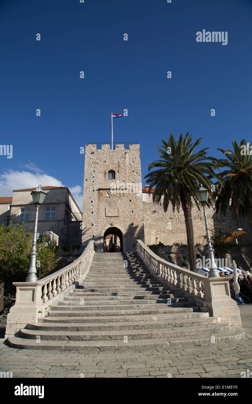 La Croatie, l'île de Korchula Korchula, Ville, Land Gate avec Tour Veliki Revelin, date du quatrième siècle Banque D'Images