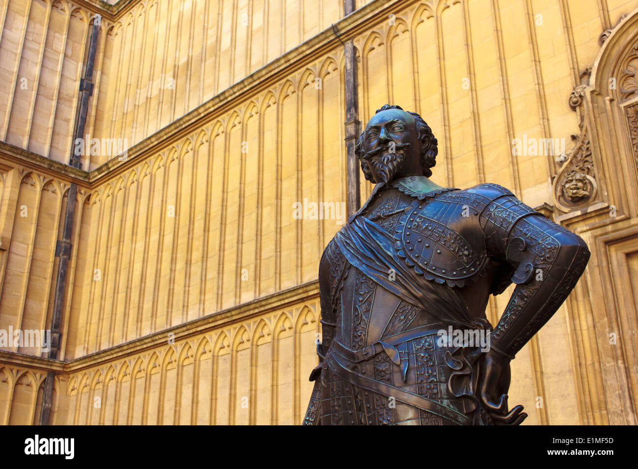 Statue de Wiliam Herbert, troisième comte de Pembroke, en face de la Bodleian Library, Oxford, Angleterre. Banque D'Images