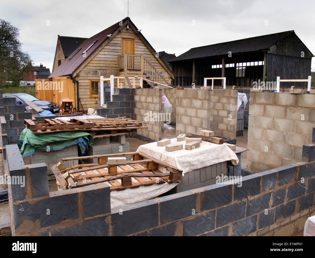 L bâtiment maison, les murs construits à partir de 10 Newton thermalite et blocs de béton Banque D'Images