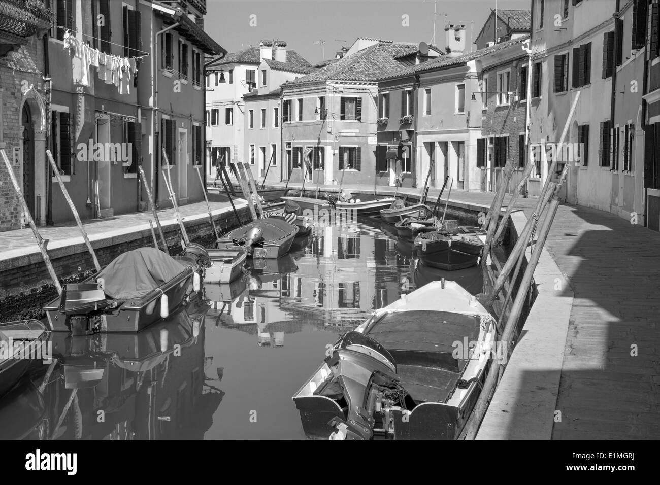 Venise - Maisons sur le canal de l'île de Burano Banque D'Images