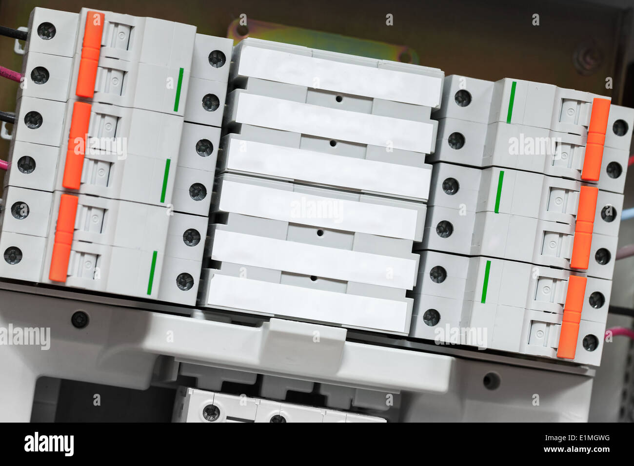 Panneau électrique avec disjoncteurs et fils Banque D'Images