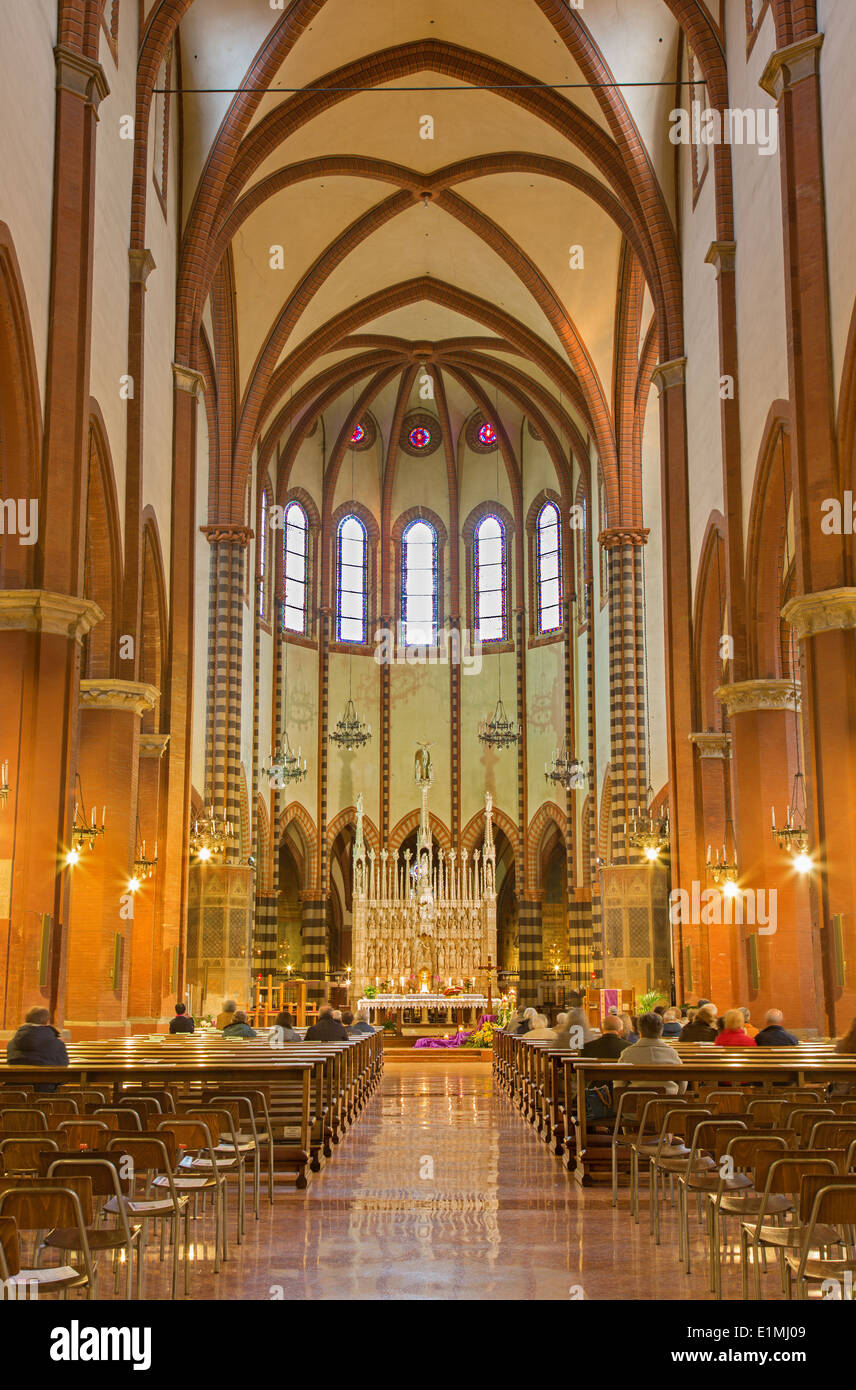 Bologne, Italie - 15 mars 2014 : l'église San Francesco ou saint François Banque D'Images