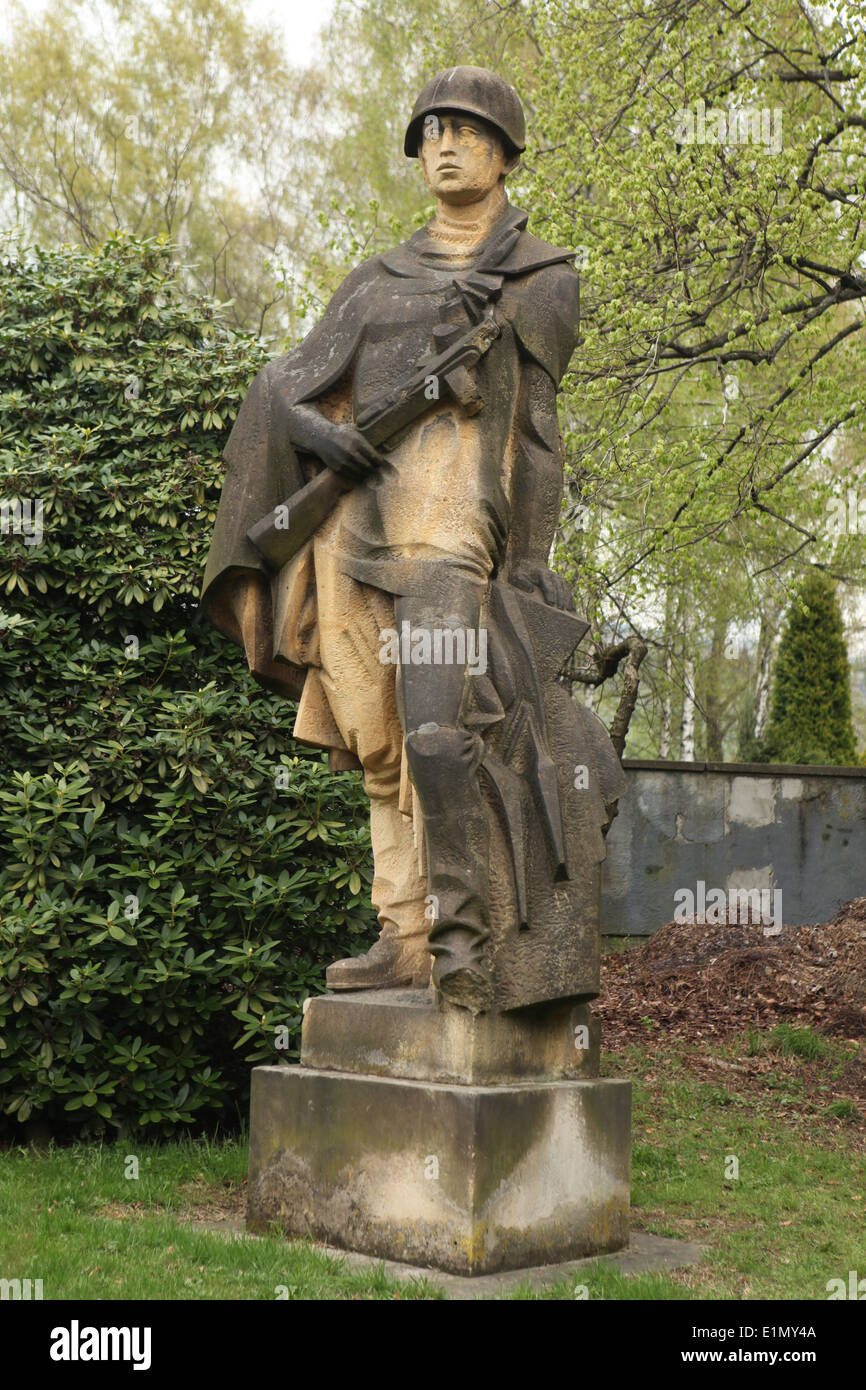Monument aux morts des soldats de l'Armée rouge au cimetière Ruprechtice à Liberec, en Bohême du Nord, en République tchèque. Banque D'Images