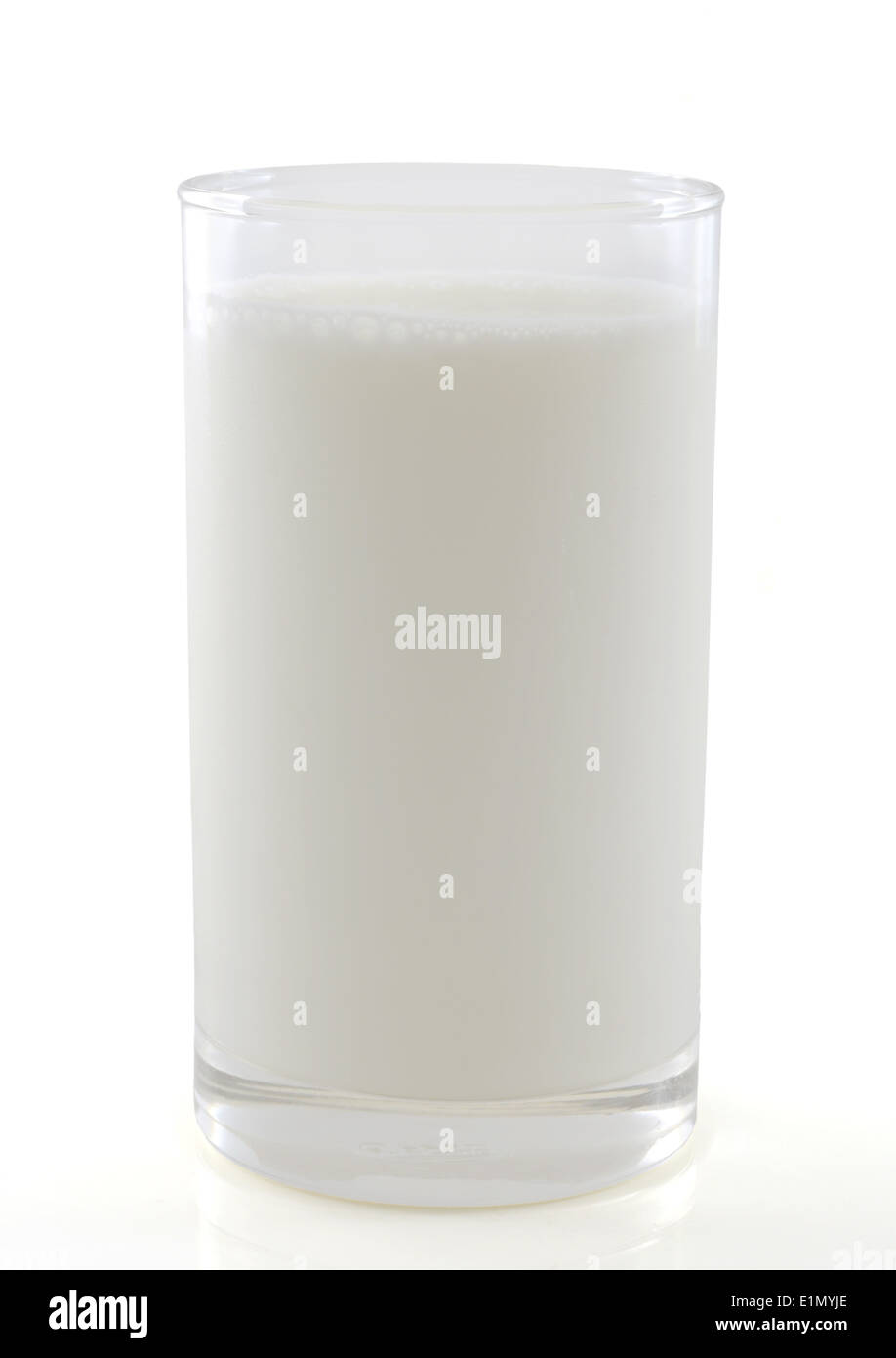 Verre de lait isolé avec clipping path Banque D'Images