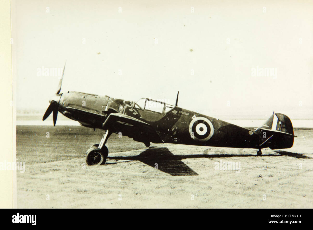 Le Messerschmitt Bf 109b était un avion de chasse monomoteur allemand utilisé par la Luftwaffe pendant la seconde Guerre mondiale. Capturé par la RAF, il fut l'un des chasseurs les plus réussis dans les premières opérations de combat. Connu pour sa polyvalence, le Bf 109 a servi dans divers rôles, y compris l'interception et l'attaque au sol. Banque D'Images