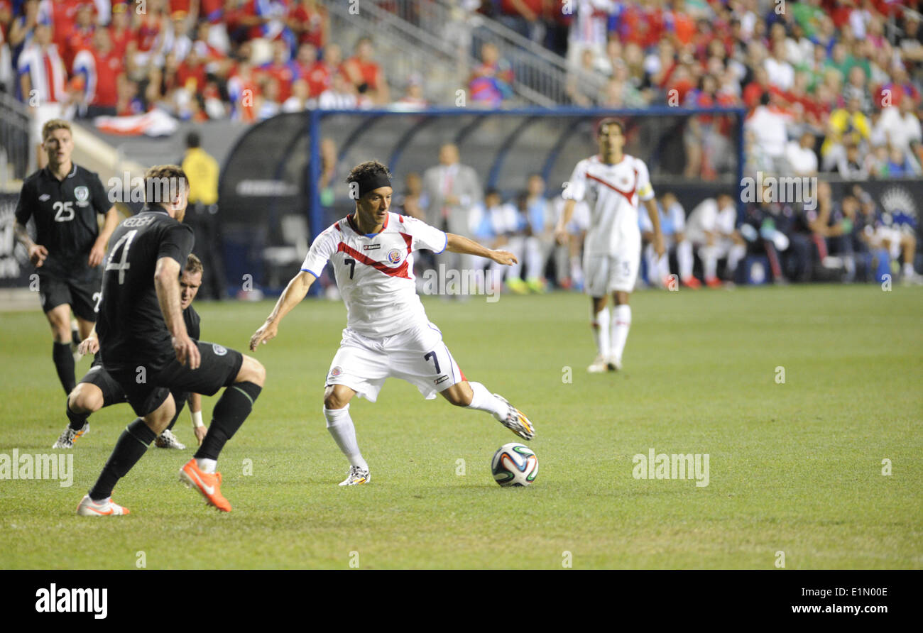 Chester, Pennsylvanie, USA. 6 juin, 2014. L'Irlande, RICHARD KEOGH (1) en action contre le Costa Rica, CHRISTIAN BOLANOS (7) au cours de la liberté Cup match tenu au PPL Park de Chester Pa Credit : Ricky Fitchett/ZUMAPRESS.com/Alamy Live News Banque D'Images