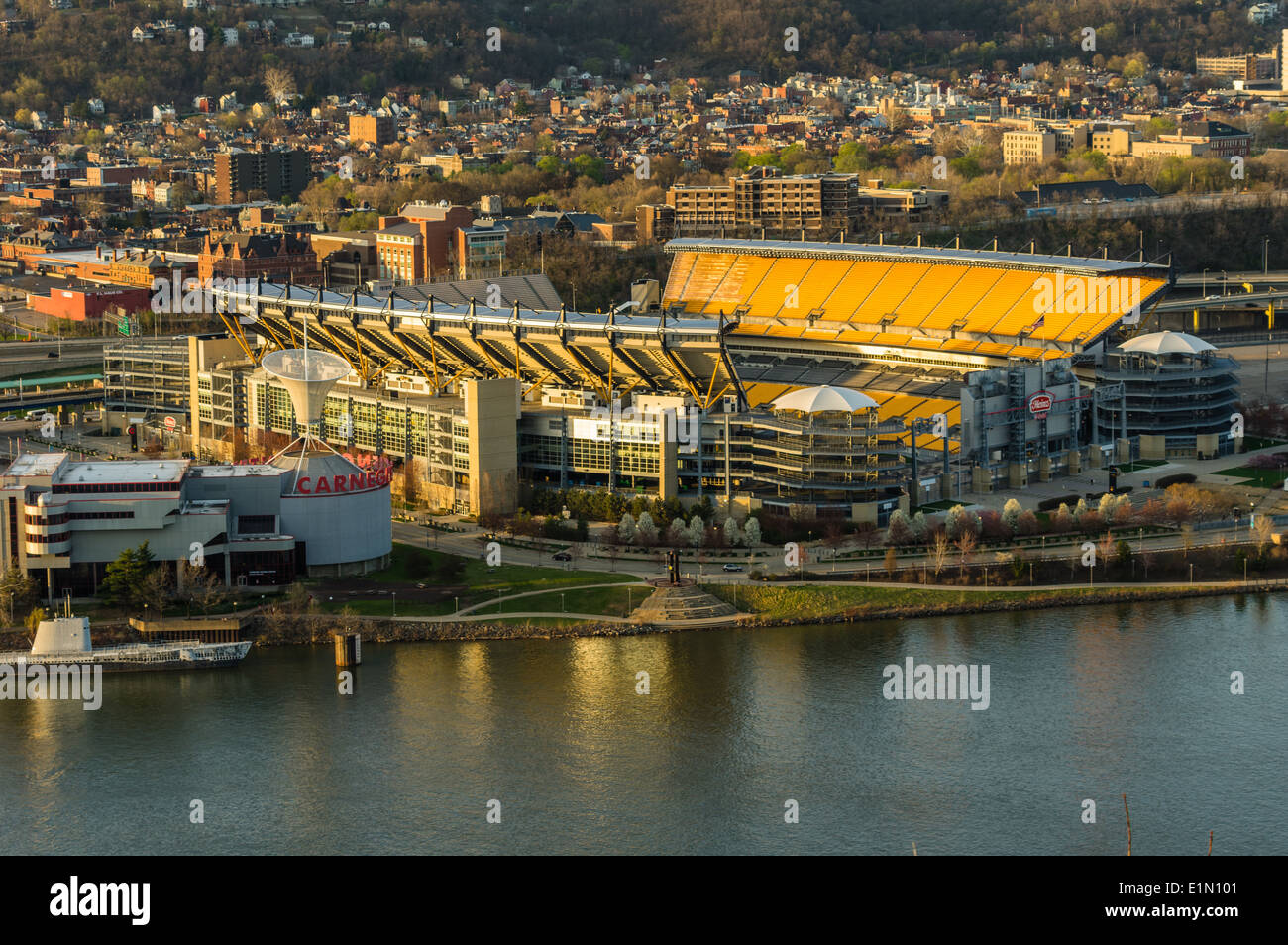 Heinz Stadium et l'Allegheny et l'Ohio. Pittsburgh en Pennsylvanie Banque D'Images