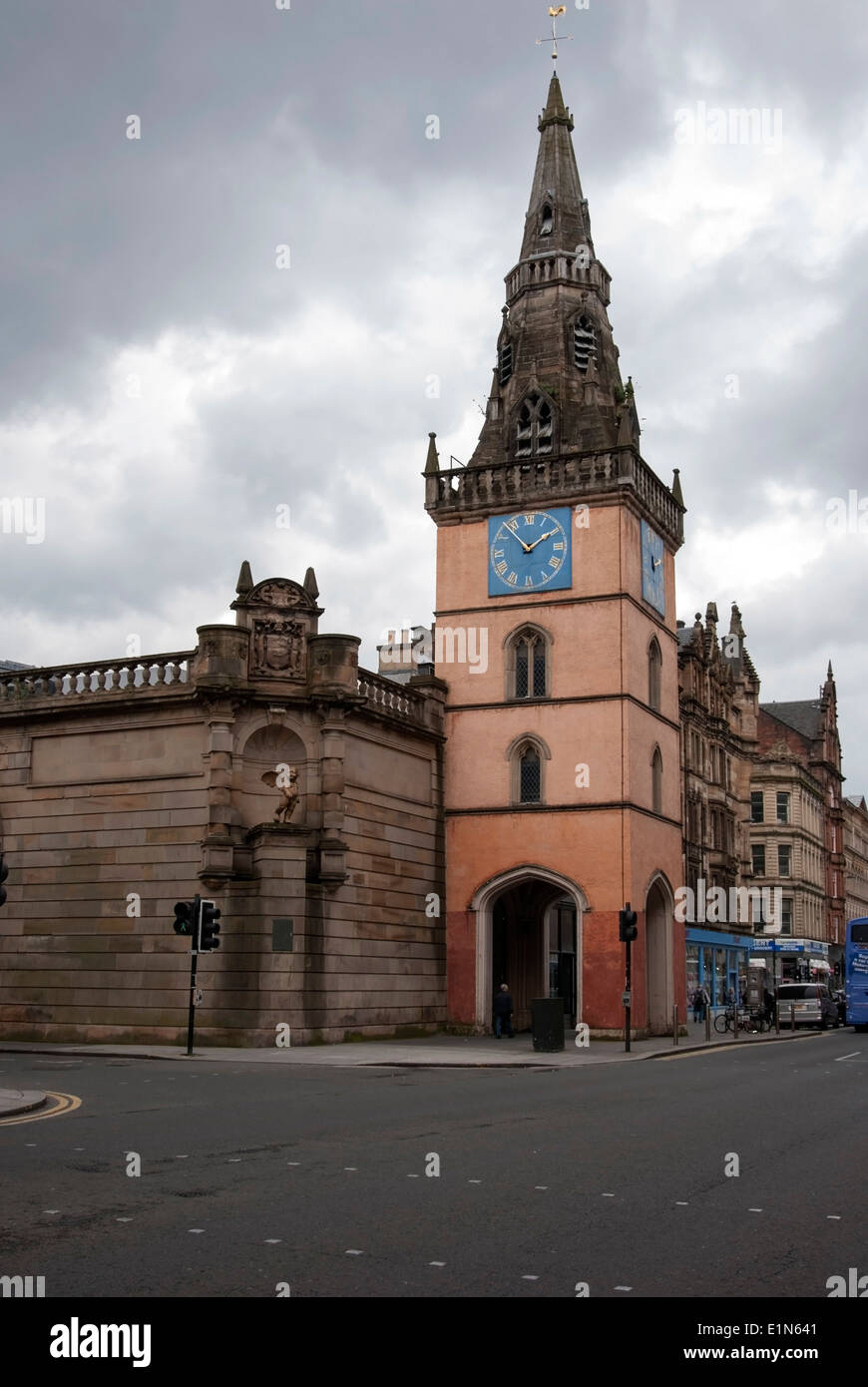 La Tron Kirk Tour de l'horloge de l'Église et clocher de la ville marchande Trongate près de Glasgow contre l'Ecosse Banque D'Images