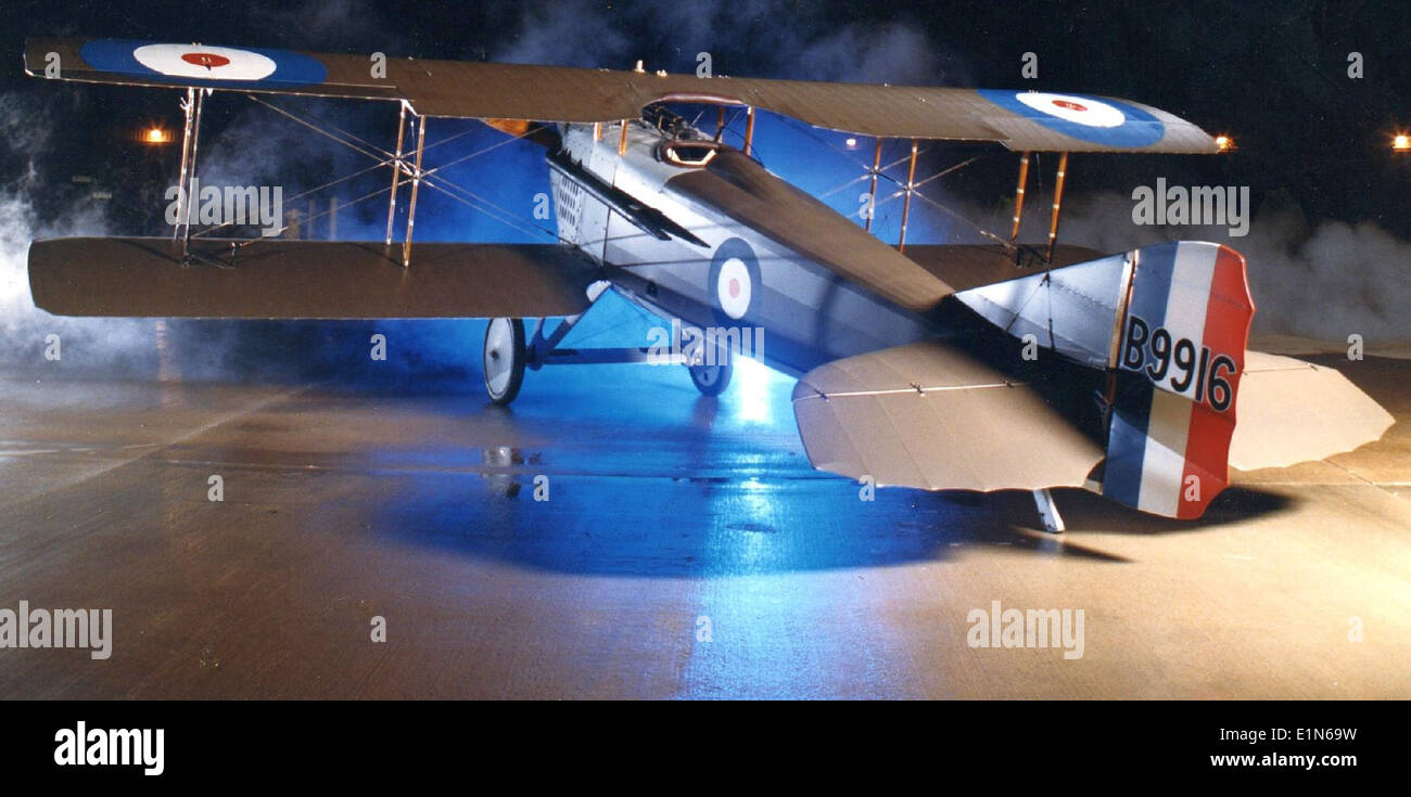 Le SPAD VII était un chasseur biplan français utilisé pendant la première Guerre mondiale connu pour sa durabilité et son puissant moteur, il a été un avion clé dans les batailles aériennes au-dessus de l'Europe, contribuant de manière significative à la victoire alliée. Banque D'Images