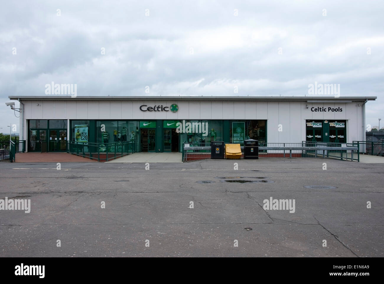 Le Celtic Football Club Shop La Route Celtique Glasgow Ecosse Parkhead London Road Banque D'Images