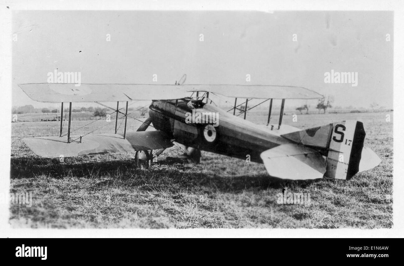 Le SPAD VII était un avion de chasse français utilisé pendant la première Guerre mondiale, connu pour sa durabilité et sa puissance de feu. Il a été largement utilisé par les forces alliées et a contribué à atteindre la supériorité aérienne pendant le conflit. Banque D'Images