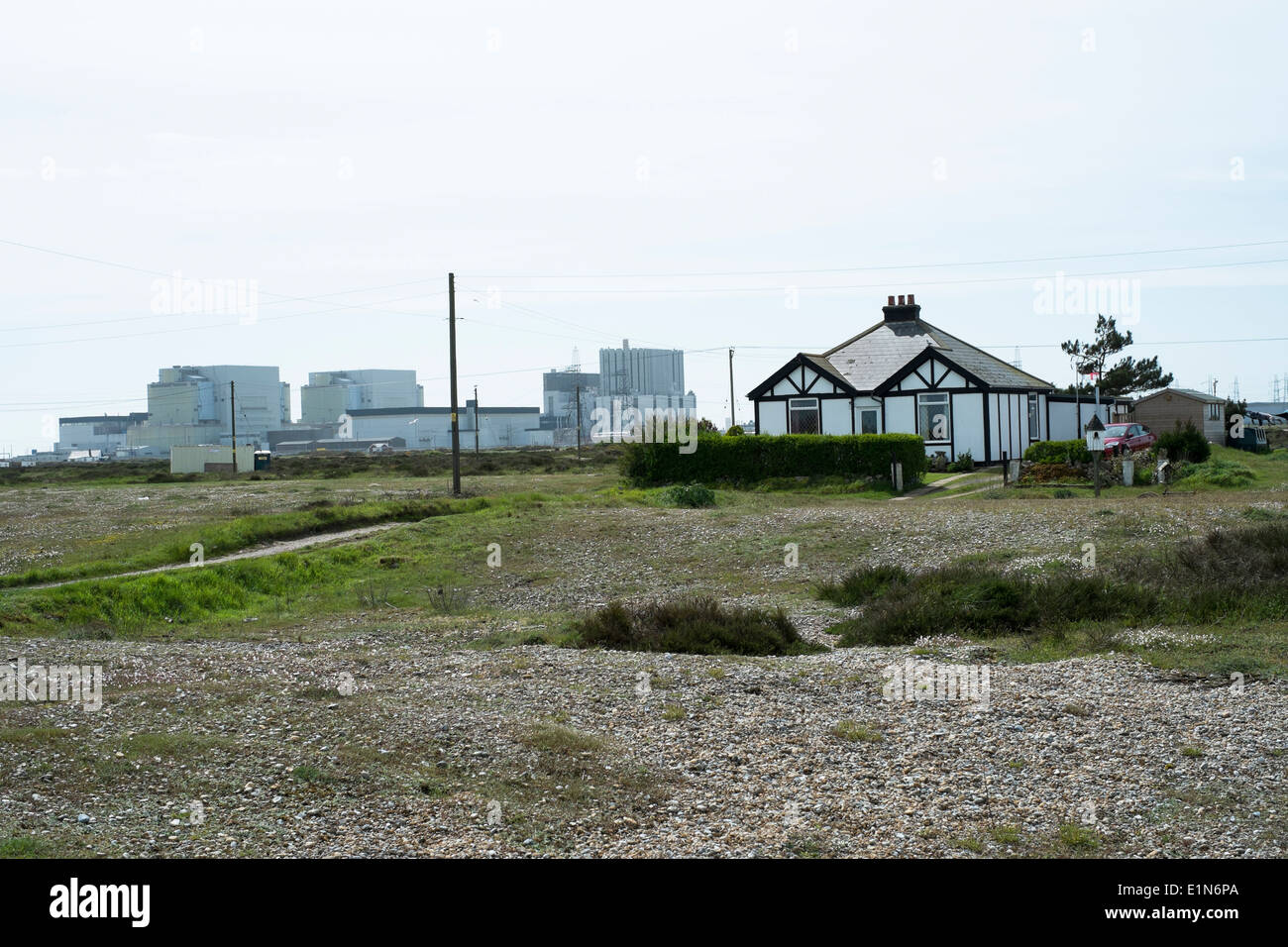 Dungeness centrale nucléaire sur la côte de galets de Kent. L'Angleterre. Banque D'Images