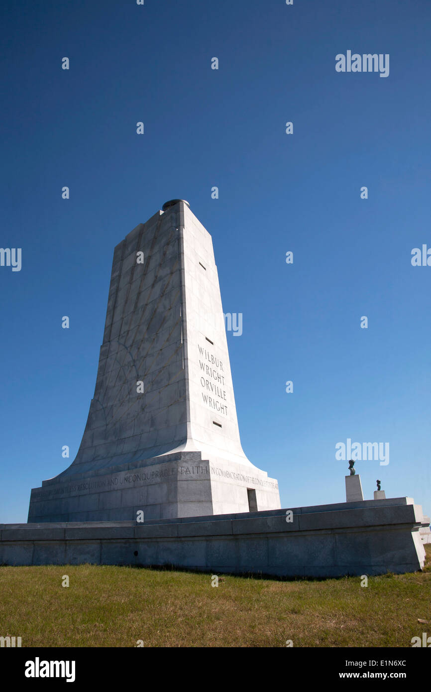 Monument à la Frère Wright repérage de la zone de leur premier vol historique à Kitty Hawk, Caroline du Nord, Outer Banks Banque D'Images