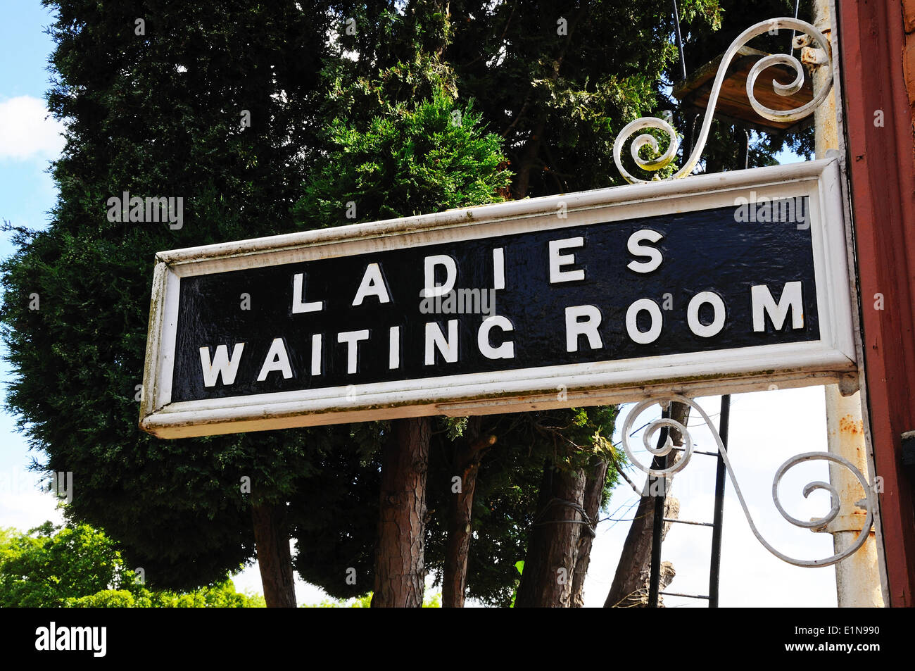 Mesdames et salle d'attente, l'établissement Hampton signe loade, Shropshire, Angleterre, Royaume-Uni, Europe de l'ouest. Banque D'Images